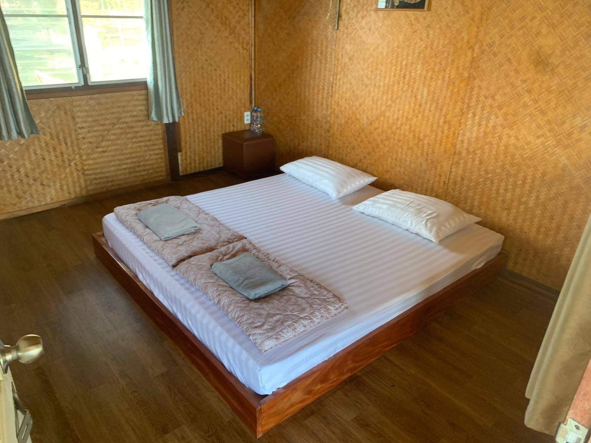 T & T Hostel Kanchanaburi Exterior photo