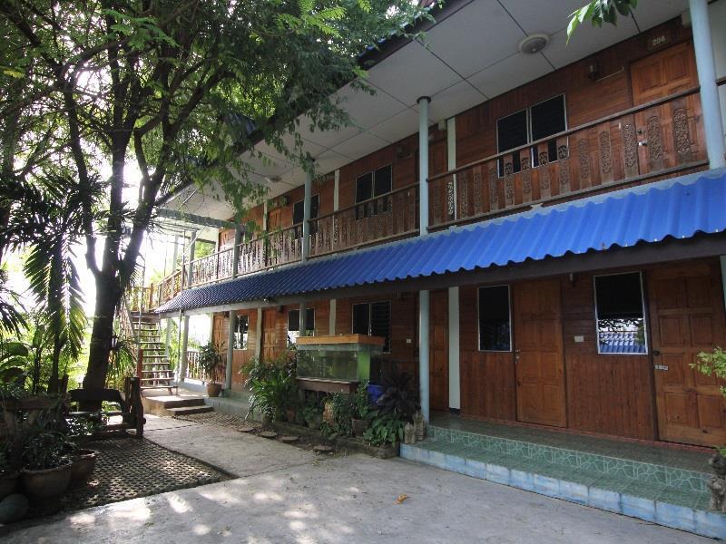 T & T Hostel Kanchanaburi Exterior photo